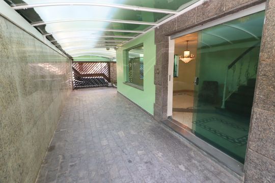 Garagem de casa à venda com 3 quartos, 300m² em Vila Yara, Osasco