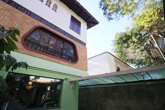 Garagem de casa à venda com 3 quartos, 300m² em Vila Yara, Osasco