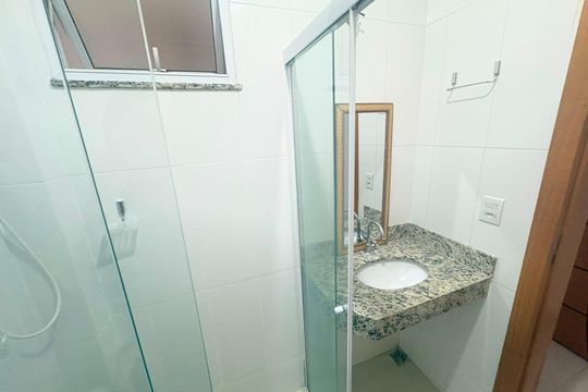 Banheiro social de kitnet/studio para alugar com 1 quarto, 30m² em Setor Oeste, Goiânia