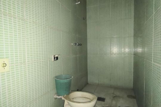 Banheiro social de kitnet/studio para alugar com 1 quarto, 28m² em Suzana, Belo Horizonte