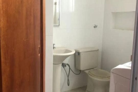 Banheiro de apartamento para alugar com 1 quarto, 58m² em Vila Ipiranga, Porto Alegre