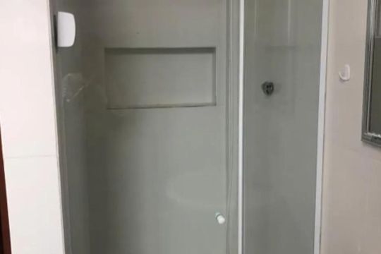 Banheiro de apartamento para alugar com 1 quarto, 58m² em Vila Ipiranga, Porto Alegre