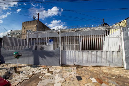 Fachada de casa à venda com 5 quartos, 198m² em Ceilândia Norte, Brasília