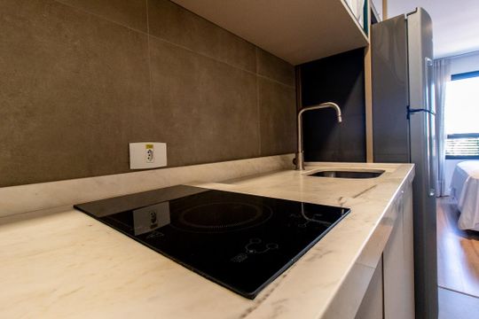 Detalhe da cozinha de kitnet/studio à venda com 1 quarto, 35m² em Cristo Rei, Curitiba