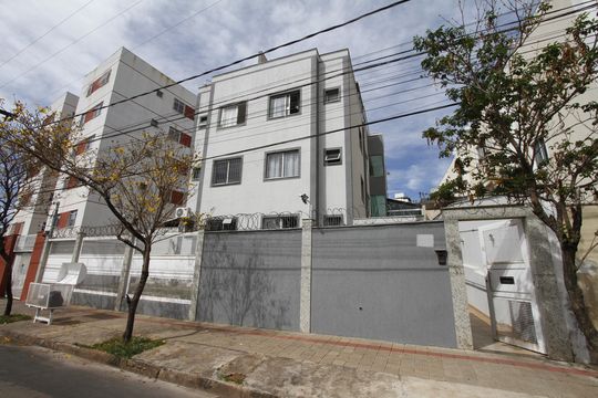 Fachada de apartamento para alugar com 2 quartos, 116m² em Estrela Dalva, Belo Horizonte