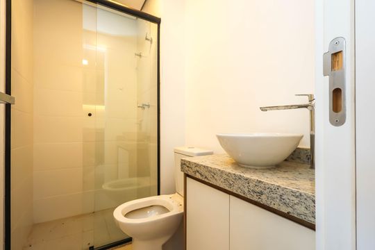 Banheiro de kitnet/studio para alugar com 1 quarto, 29m² em Vila Dom Pedro I, São Paulo