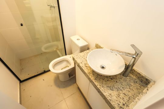 Banheiro de kitnet/studio para alugar com 1 quarto, 29m² em Vila Dom Pedro I, São Paulo