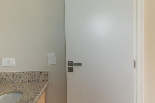 Banheiro de kitnet/studio à venda com 1 quarto, 32m² em Água Verde, Curitiba