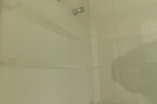 Banheiro Social de kitnet/studio à venda com 1 quarto, 32m² em Água Verde, Curitiba
