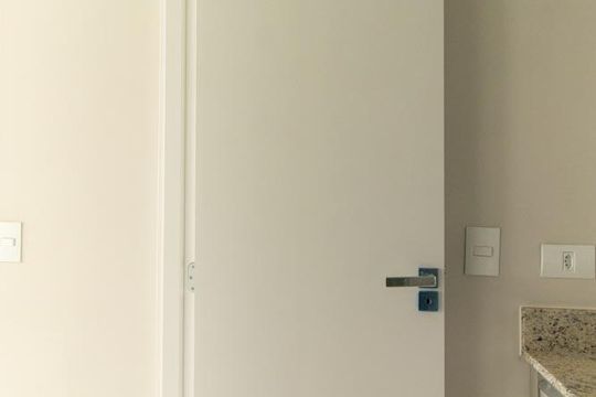 Banheiro Social de kitnet/studio à venda com 1 quarto, 32m² em Água Verde, Curitiba