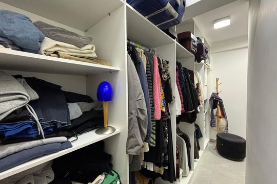 Closet da suíte 1 de apartamento para alugar com 3 quartos, 89m² em Tamboré, Barueri
