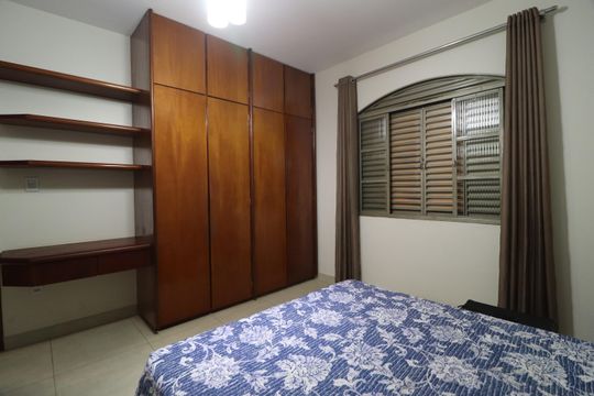 Quarto 1 de casa para alugar com 3 quartos, 312m² em Brasil, Uberlândia