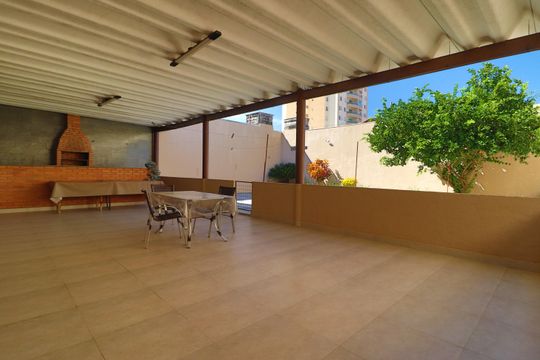 Casa para alugar com 3 quartos, 312m² em Brasil, Uberlândia