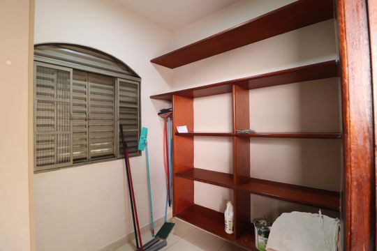 Dispensa - Depósito de casa para alugar com 3 quartos, 312m² em Brasil, Uberlândia