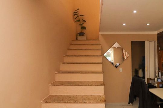 Sala 1 de casa à venda com 4 quartos, 260m² em Jardim Umarizal, São Paulo