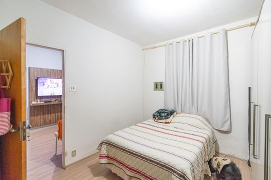 Quarto da Casa 1 de casa à venda com 5 quartos, 180m² em Conjunto Residencial Jardim Canaa, São Paulo