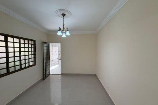 Sala de casa para alugar com 3 quartos, 230m² em Santa Mônica, Uberlândia