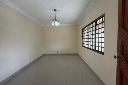 Sala de casa para alugar com 3 quartos, 230m² em Santa Mônica, Uberlândia