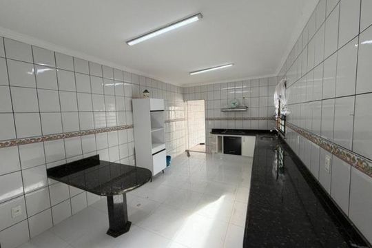 Cozinha de casa para alugar com 3 quartos, 230m² em Santa Mônica, Uberlândia