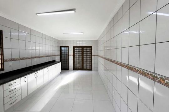 Cozinha de casa para alugar com 3 quartos, 230m² em Santa Mônica, Uberlândia