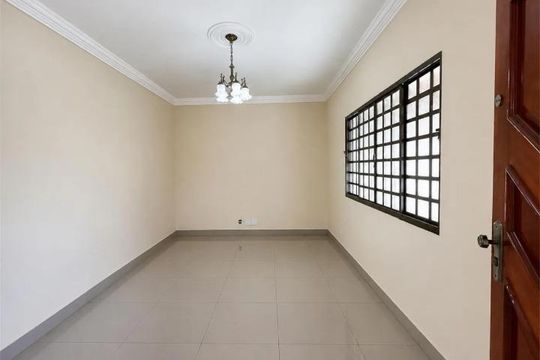 Sala de casa para alugar com 3 quartos, 230m² em Santa Mônica, Uberlândia