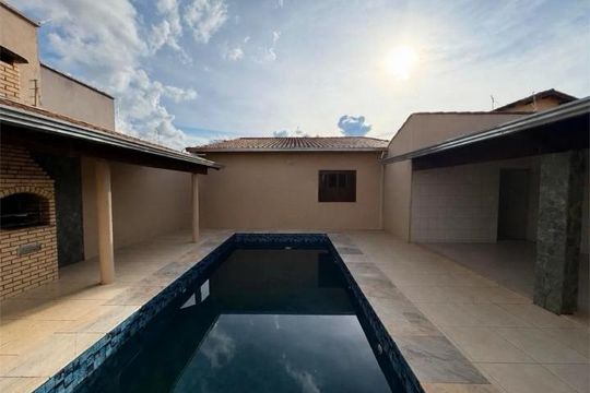 Área comum de casa para alugar com 3 quartos, 230m² em Santa Mônica, Uberlândia