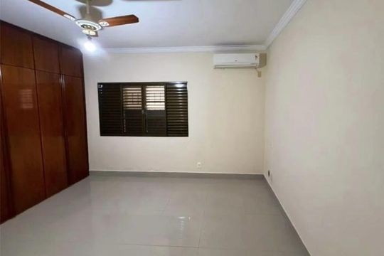Quarto de casa para alugar com 3 quartos, 230m² em Santa Mônica, Uberlândia
