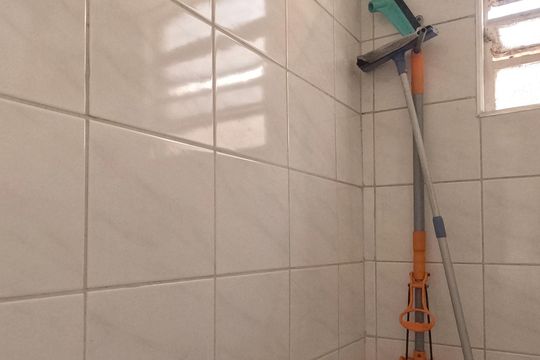Banheiro de Serviço de casa para alugar com 2 quartos, 110m² em Gonzaga, Santos