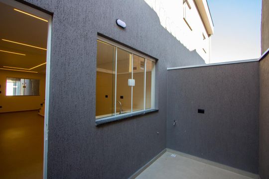 Área dos fundos de casa à venda com 3 quartos, 104m² em Vila Eldizia, Santo André