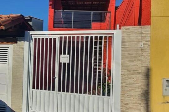 Fachada de casa à venda com 4 quartos, 120m² em Jardim Santa Adelia, São Paulo