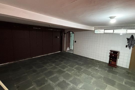 Garagem de casa à venda com 4 quartos, 233m² em Utinga, Santo André
