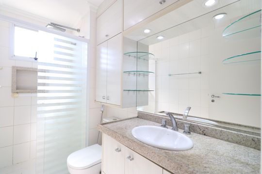Banheiro da Suíte de apartamento para alugar com 3 quartos, 95m² em Lapa, São Paulo