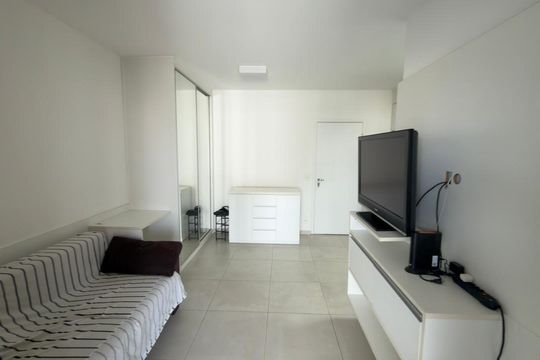 Sala/Quarto/Cozinha de kitnet/studio à venda com 1 quarto, 38m² em Campo Belo, São Paulo