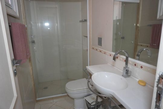 Banheiro Sala de TV de casa de condomínio para alugar com 4 quartos, 450m² em Parque Sinai, Santana de Parnaíba