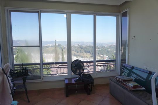 Sacada Suite 1 de casa de condomínio para alugar com 4 quartos, 450m² em Parque Sinai, Santana de Parnaíba