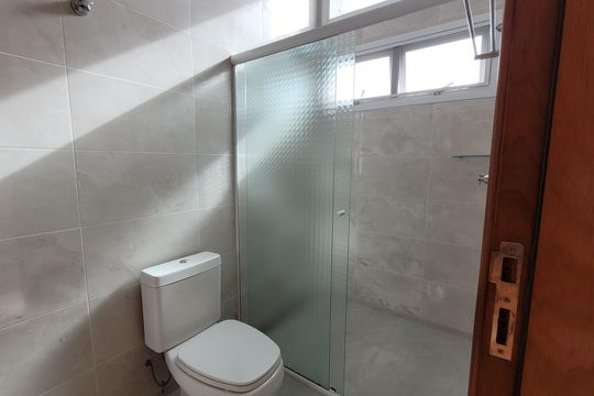 Banheiro Suite 02 de casa de condomínio para alugar com 3 quartos, 270m² em Cidade Parquelandia, Itaquaquecetuba