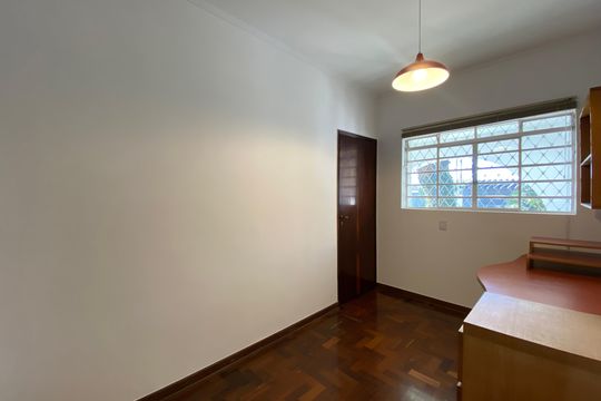 Casa para alugar com 5 quartos, 247m² em Vila Ipojuca, São Paulo