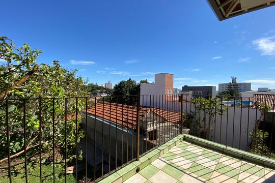 Casa para alugar com 5 quartos, 247m² em Vila Ipojuca, São Paulo