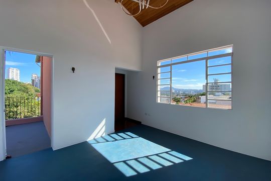 Casa para alugar com 5 quartos, 247m² em Vila Ipojuca, São Paulo
