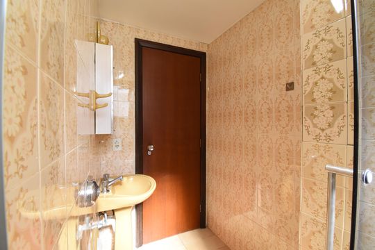 Banheiro social de apartamento para alugar com 3 quartos, 161m² em Centro, Curitiba