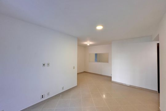 Sala de apartamento para alugar com 3 quartos, 116m² em Barra da Tijuca, Rio de Janeiro