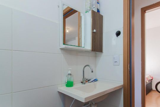 Banheiro de apartamento para alugar com 2 quartos, 48m² em Parque Sao Vicente, Mauá