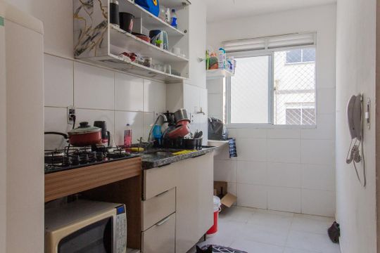 Cozinha de apartamento para alugar com 2 quartos, 48m² em Parque Sao Vicente, Mauá