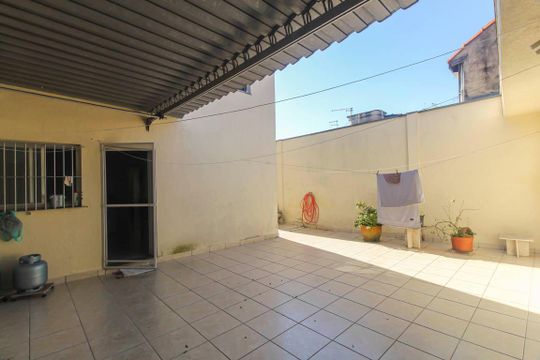 Quintal de casa para alugar com 3 quartos, 150m² em Vila Ivone, São Paulo