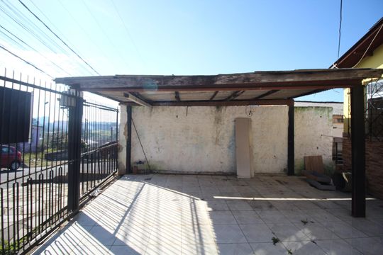 Garagem de casa à venda com 3 quartos, 100m² em Rubem Berta, Porto Alegre