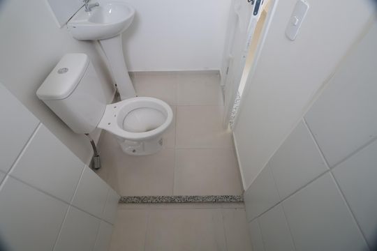 Banheiro de apartamento para alugar com 2 quartos, 55m² em Igara, Canoas