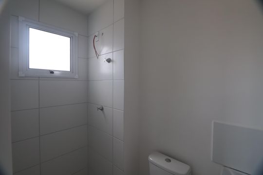 Banheiro de apartamento para alugar com 2 quartos, 55m² em Igara, Canoas