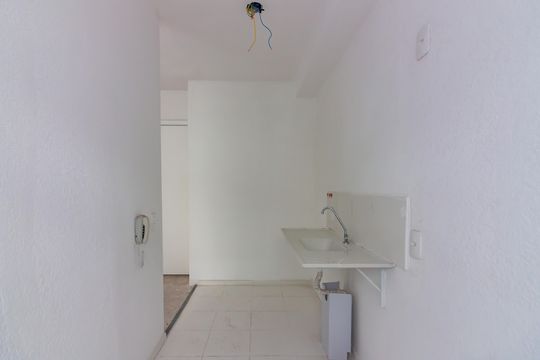 Cozinha  de apartamento para alugar com 2 quartos, 42m² em Jardim Boa Vista (zona Oeste), Osasco