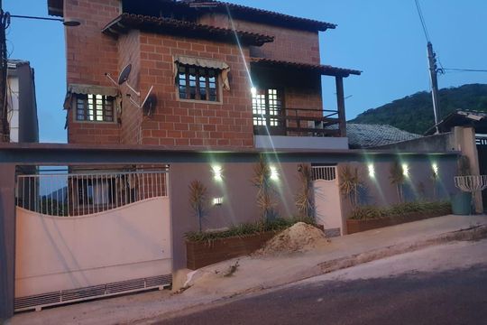 Casa à venda com 6 quartos, 210m² em Maravista, Niterói