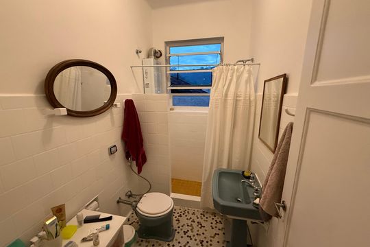 Banheiro de apartamento à venda com 2 quartos, 68m² em Cosme Velho, Rio de Janeiro